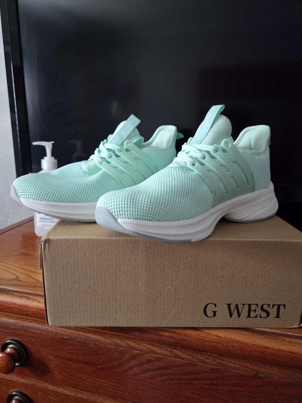 Mint Green Women's Athletic Sneakers Sz W9 So Comfy